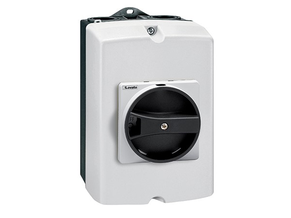 Imagen de SECCIONADOR ROTATIVO C/CAJA MANIJA NEGRA 3 POLOS 32 AMP LOVATO